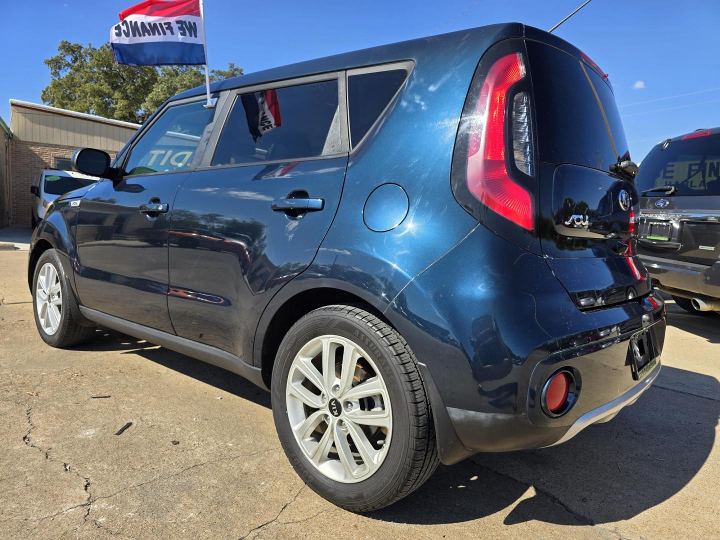 2018 BLUE Kia Soul + (KNDJP3A51J7) with an 2.0L L4 DOHC 16V engine, 6A transmission, located at 2660 S.Garland Avenue, Garland, TX, 75041, (469) 298-3118, 32.885551, -96.655602 - Photo#5