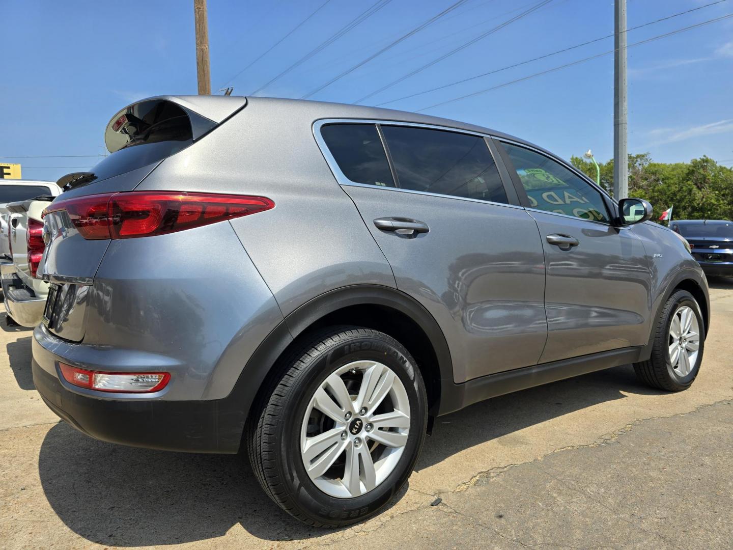 2018 Kia Sportage LX (KNDPMCAC8J7) with an 2.4L V6 DOHC 24V engine, 6A transmission, located at 2660 S.Garland Avenue, Garland, TX, 75041, (469) 298-3118, 32.885551, -96.655602 - Photo#3