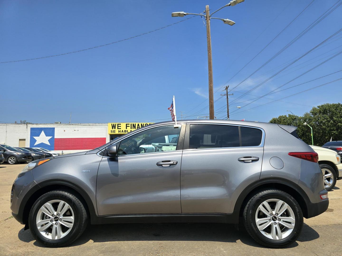 2018 Kia Sportage LX (KNDPMCAC8J7) with an 2.4L V6 DOHC 24V engine, 6A transmission, located at 2660 S.Garland Avenue, Garland, TX, 75041, (469) 298-3118, 32.885551, -96.655602 - Photo#6