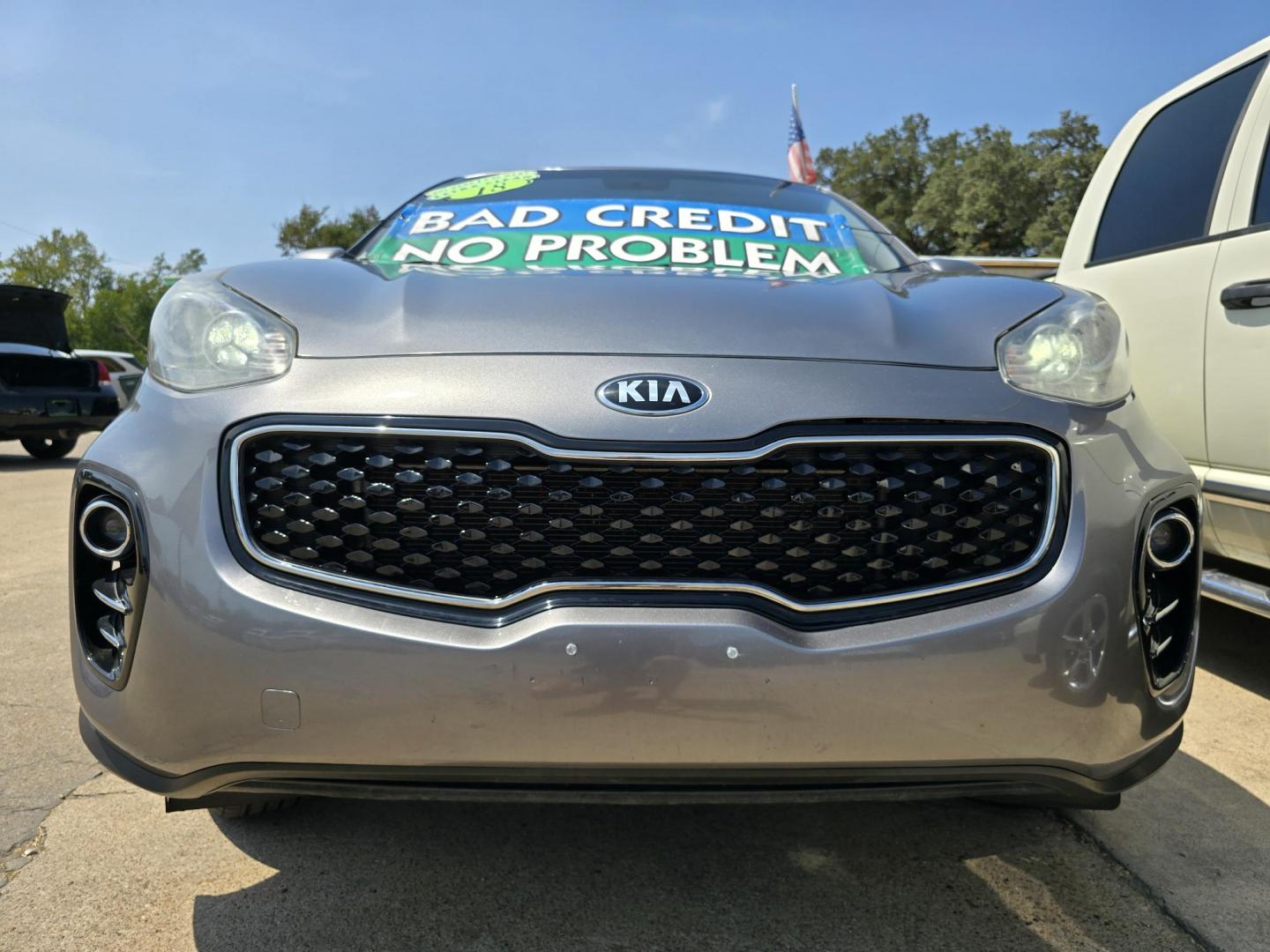 2018 Kia Sportage LX (KNDPMCAC8J7) with an 2.4L V6 DOHC 24V engine, 6A transmission, located at 2660 S.Garland Avenue, Garland, TX, 75041, (469) 298-3118, 32.885551, -96.655602 - Photo#9