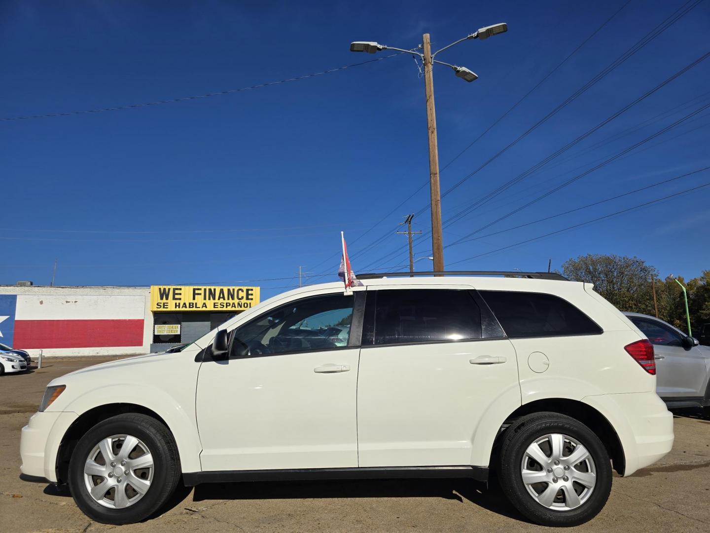 2018 WHITE Dodge Journey SE (3C4PDCABXJT) with an 2.4L L4 DOHC 16V engine, 4A transmission, located at 2660 S.Garland Avenue, Garland, TX, 75041, (469) 298-3118, 32.885551, -96.655602 - Photo#6