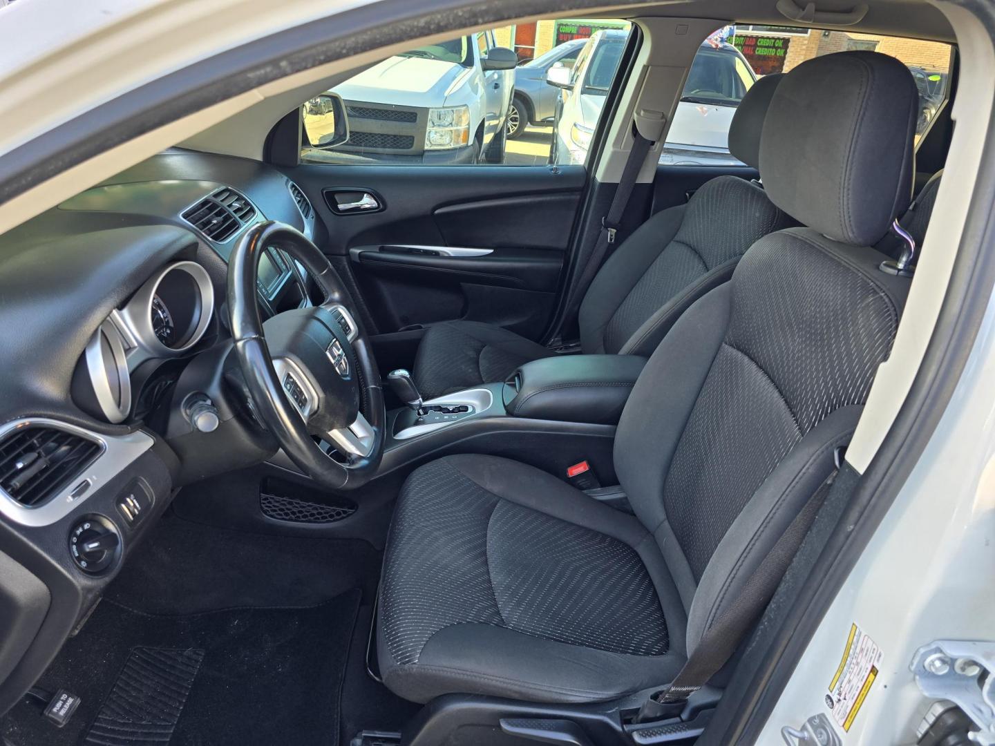 2018 WHITE Dodge Journey SE (3C4PDCABXJT) with an 2.4L L4 DOHC 16V engine, 4A transmission, located at 2660 S.Garland Avenue, Garland, TX, 75041, (469) 298-3118, 32.885551, -96.655602 - Photo#11