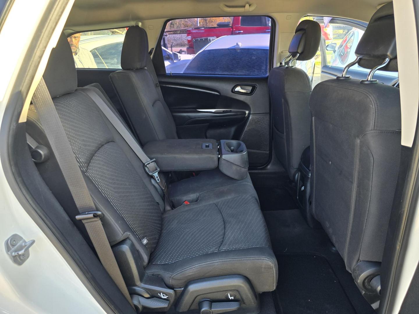 2018 WHITE Dodge Journey SE (3C4PDCABXJT) with an 2.4L L4 DOHC 16V engine, 4A transmission, located at 2660 S.Garland Avenue, Garland, TX, 75041, (469) 298-3118, 32.885551, -96.655602 - Photo#19