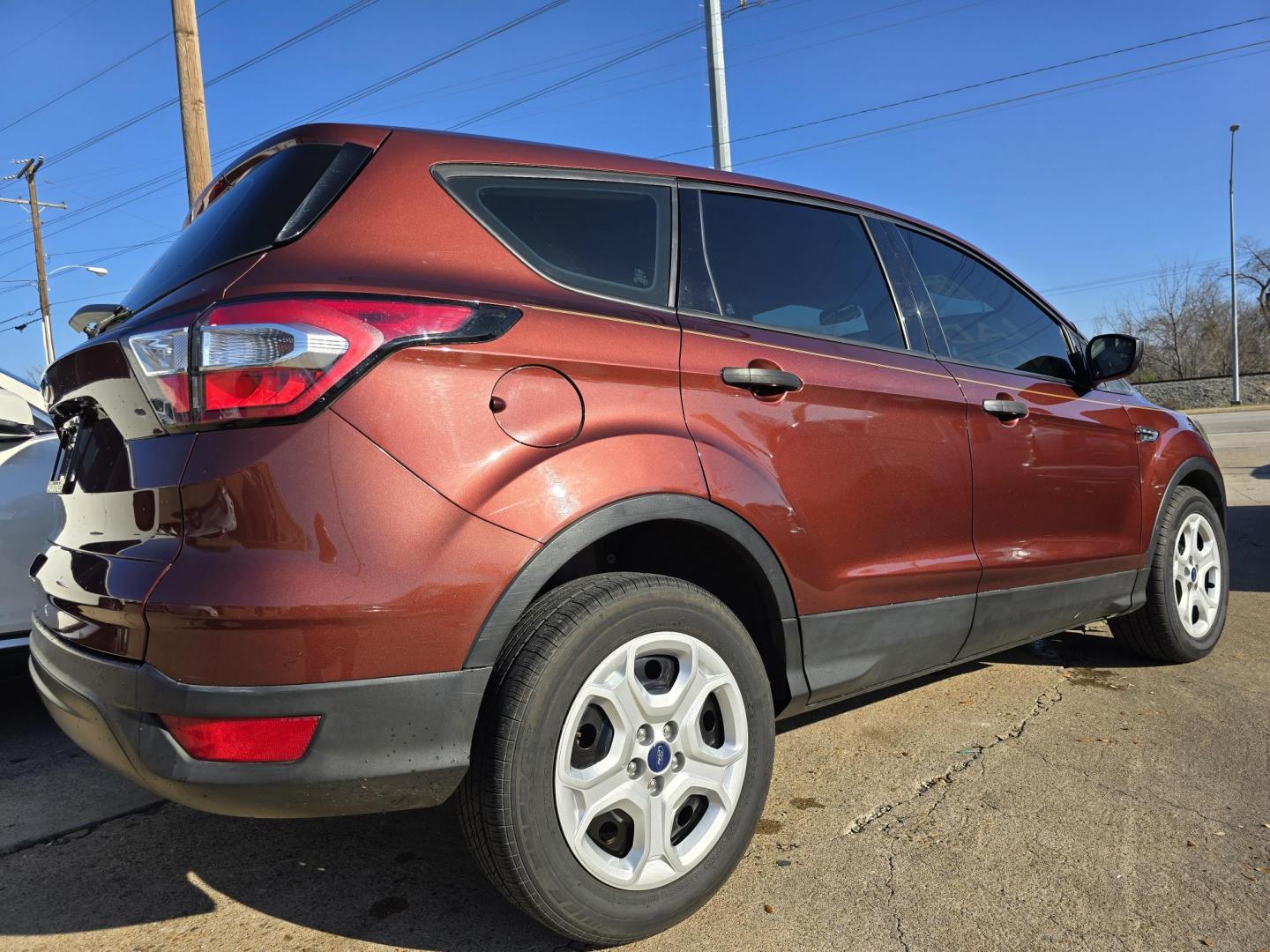 2018 RED Ford Escape S (1FMCU0F74JU) with an 2.5L L4 DOHC 16V engine, 6A transmission, located at 2660 S.Garland Avenue, Garland, TX, 75041, (469) 298-3118, 32.885551, -96.655602 - Photo#3