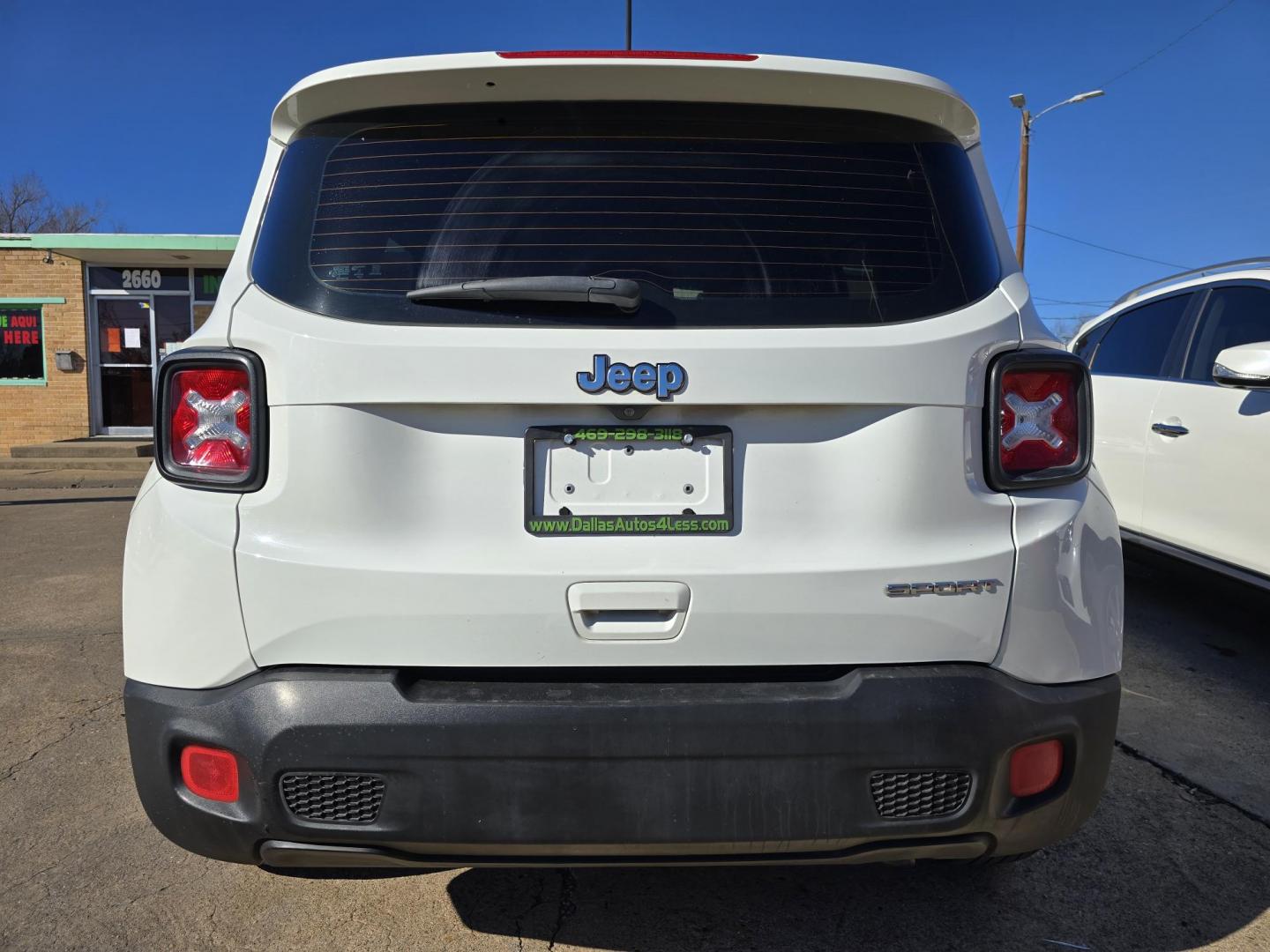 2018 WHITE Jeep Renegade Sport (ZACCJAAB3JP) with an 2.4L L4 DOHC 16V engine, AUTO transmission, located at 2660 S.Garland Avenue, Garland, TX, 75041, (469) 298-3118, 32.885551, -96.655602 - Photo#4