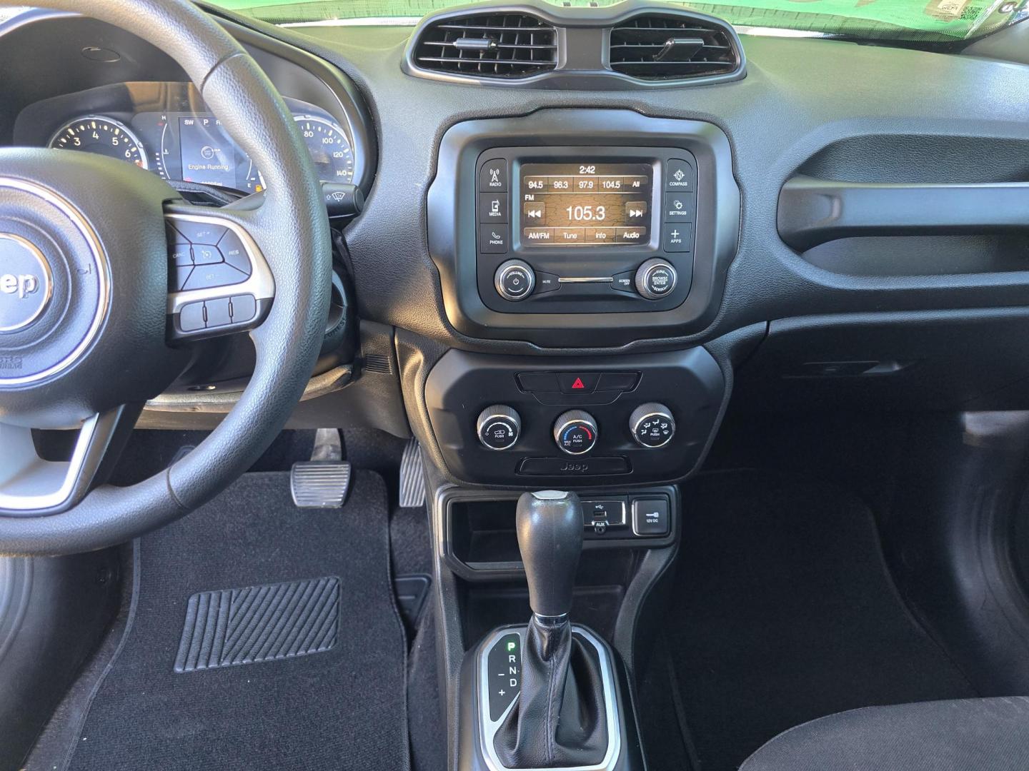 2018 WHITE Jeep Renegade Sport (ZACCJAAB3JP) with an 2.4L L4 DOHC 16V engine, AUTO transmission, located at 2660 S.Garland Avenue, Garland, TX, 75041, (469) 298-3118, 32.885551, -96.655602 - Photo#14