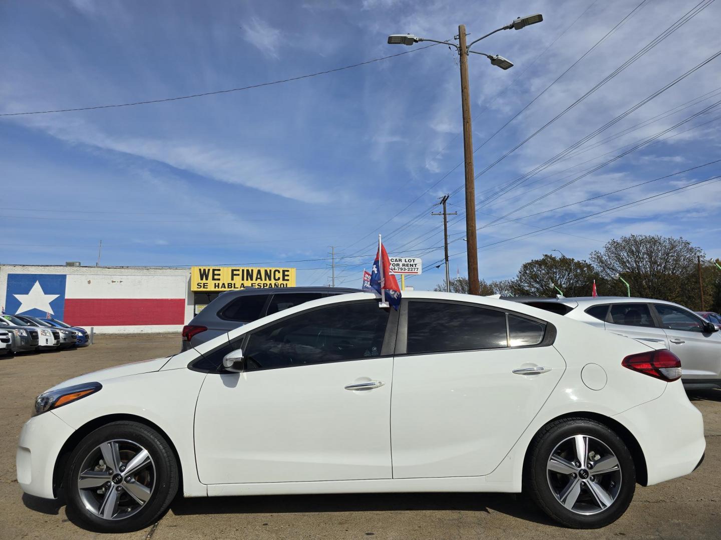 2018 WHITE Kia Forte LX (3KPFL4A74JE) with an 2.0L L4 DOHC 16V engine, AUTO transmission, located at 2660 S.Garland Avenue, Garland, TX, 75041, (469) 298-3118, 32.885551, -96.655602 - Photo#5