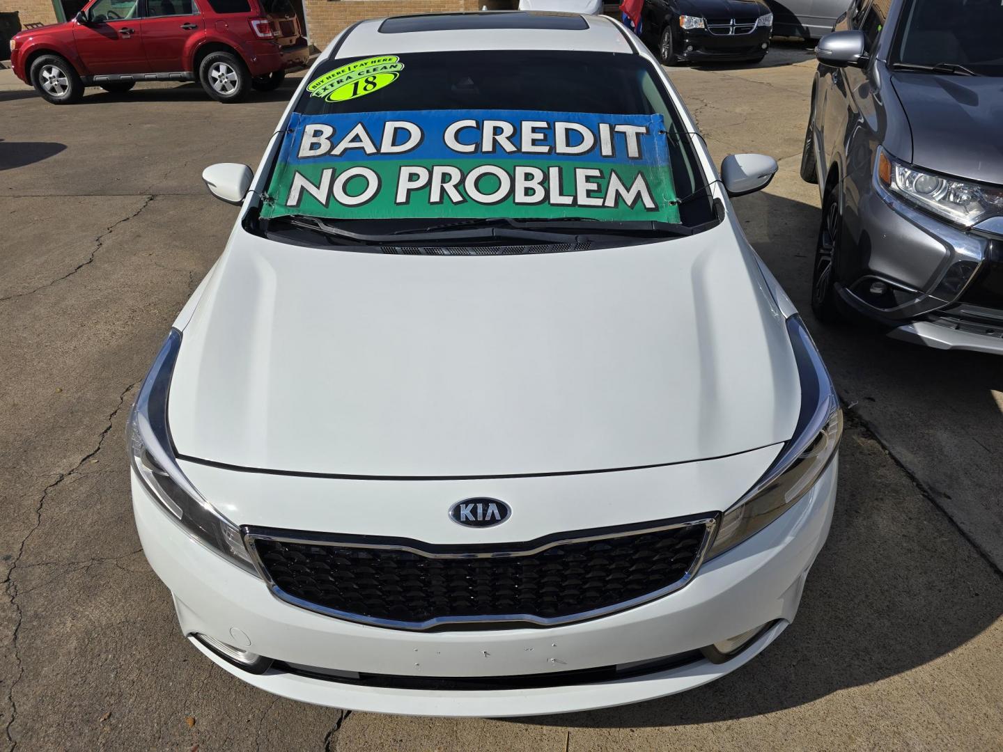 2018 WHITE Kia Forte LX (3KPFL4A74JE) with an 2.0L L4 DOHC 16V engine, AUTO transmission, located at 2660 S.Garland Avenue, Garland, TX, 75041, (469) 298-3118, 32.885551, -96.655602 - Photo#8