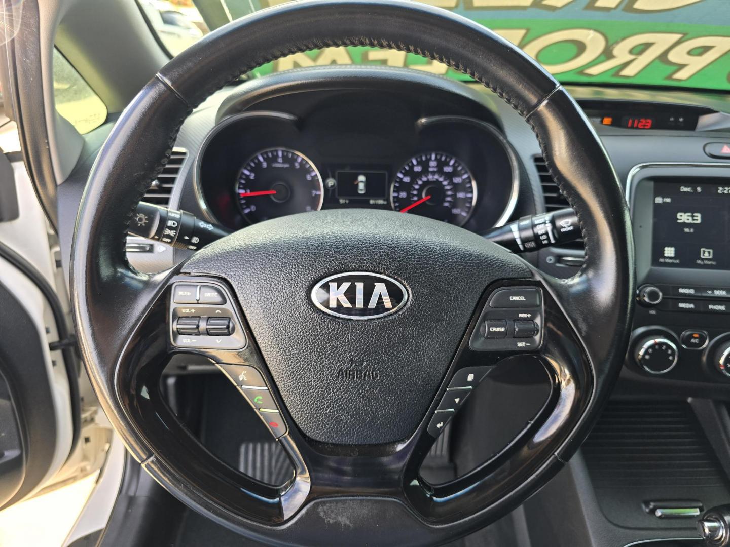 2018 WHITE Kia Forte LX (3KPFL4A74JE) with an 2.0L L4 DOHC 16V engine, AUTO transmission, located at 2660 S.Garland Avenue, Garland, TX, 75041, (469) 298-3118, 32.885551, -96.655602 - Photo#12