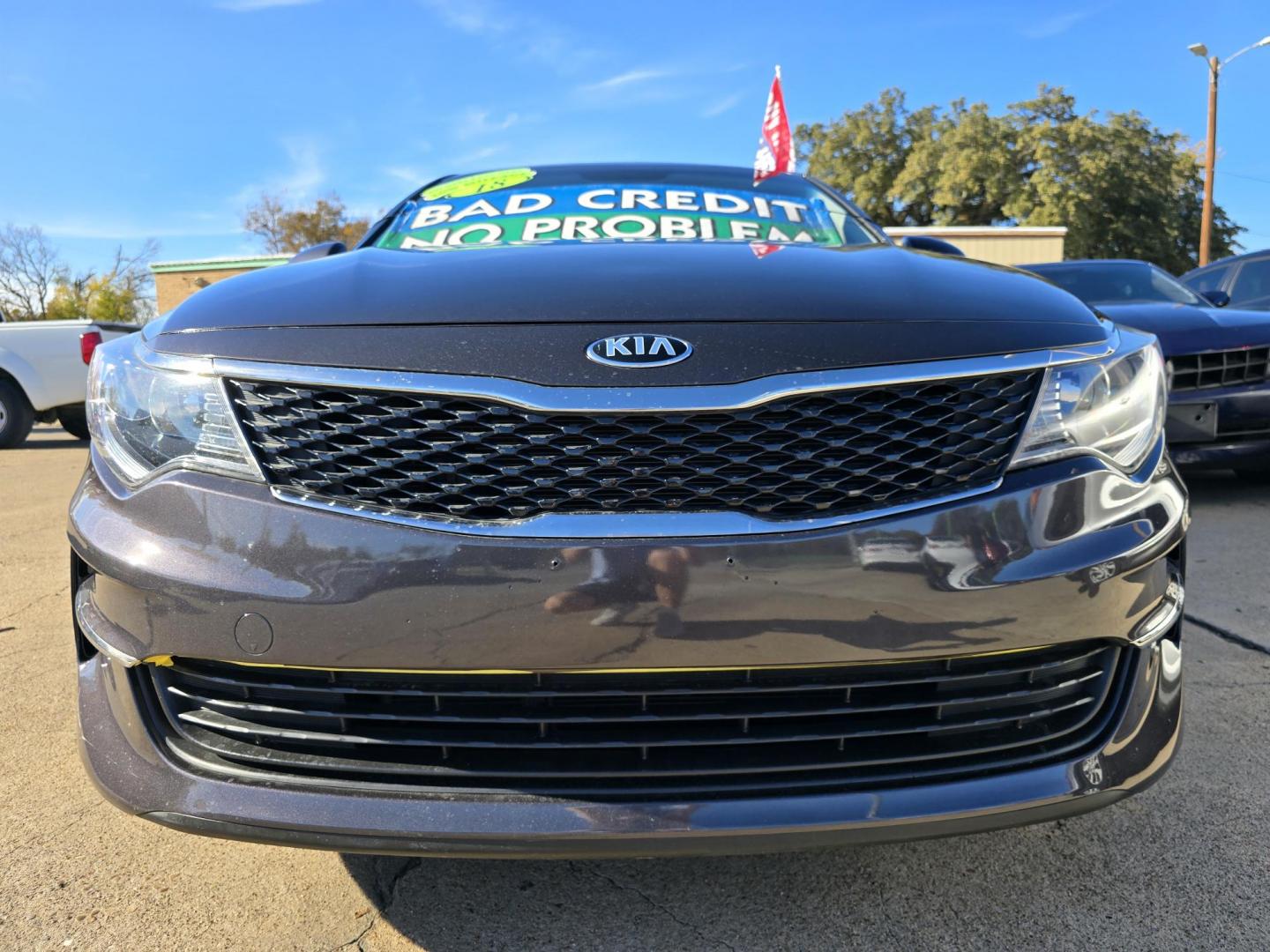 2018 GRAY Kia Optima LX (KNAGT4L38J5) with an 2.4L L4 DOHC 16V engine, 6A transmission, located at 2660 S.Garland Avenue, Garland, TX, 75041, (469) 298-3118, 32.885551, -96.655602 - Photo#9