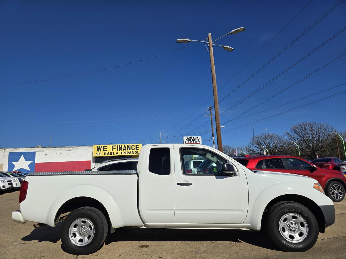 2018 WHITE Nissan Frontier S (1N6BD0CT9JN) with an 2.5L L4 DOHC 16V engine, AUTO transmission, located at 2660 S.Garland Avenue, Garland, TX, 75041, (469) 298-3118, 32.885551, -96.655602 - Photo#0