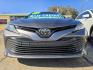 2018 GRAY Toyota Camry LE (4T1B11HK2JU) with an 2.5L L4 DOHC 16V engine, 8A transmission, located at 2660 S.Garland Avenue, Garland, TX, 75041, (469) 298-3118, 32.885551, -96.655602 - Photo#9