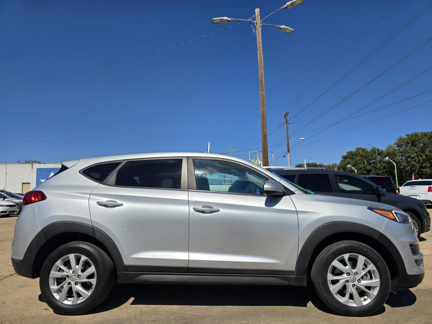 2019 Hyundai Tucson SE (KM8J23A46KU) with an 2.0L L4 DOHC 16V engine, 6A transmission, located at 2660 S.Garland Avenue, Garland, TX, 75041, (469) 298-3118, 32.885551, -96.655602 - Photo#2