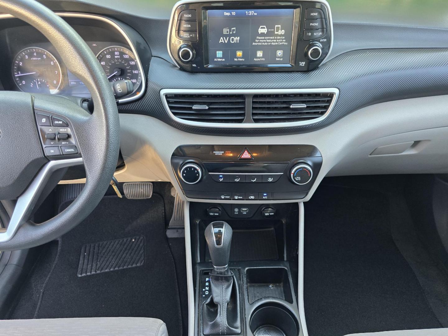 2019 Hyundai Tucson SE (KM8J23A46KU) with an 2.0L L4 DOHC 16V engine, 6A transmission, located at 2660 S.Garland Avenue, Garland, TX, 75041, (469) 298-3118, 32.885551, -96.655602 - Photo#13