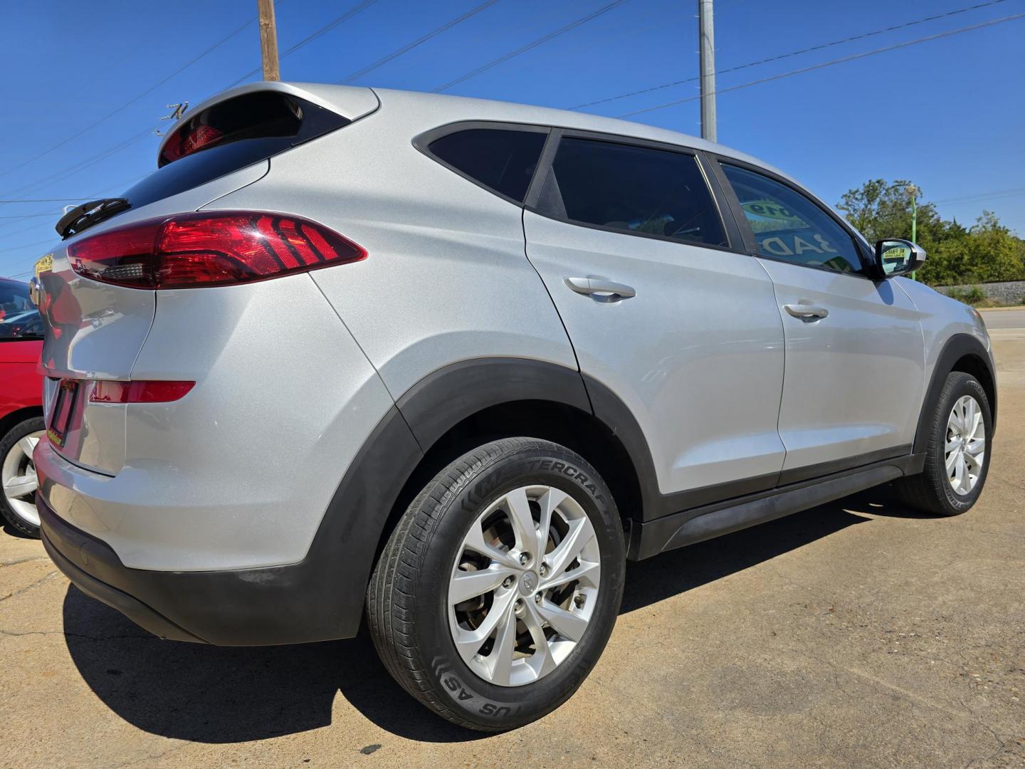 2019 Hyundai Tucson SE (KM8J23A46KU) with an 2.0L L4 DOHC 16V engine, 6A transmission, located at 2660 S.Garland Avenue, Garland, TX, 75041, (469) 298-3118, 32.885551, -96.655602 - Photo#3