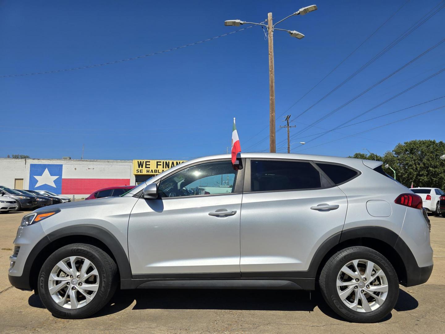 2019 Hyundai Tucson SE (KM8J23A46KU) with an 2.0L L4 DOHC 16V engine, 6A transmission, located at 2660 S.Garland Avenue, Garland, TX, 75041, (469) 298-3118, 32.885551, -96.655602 - Photo#6