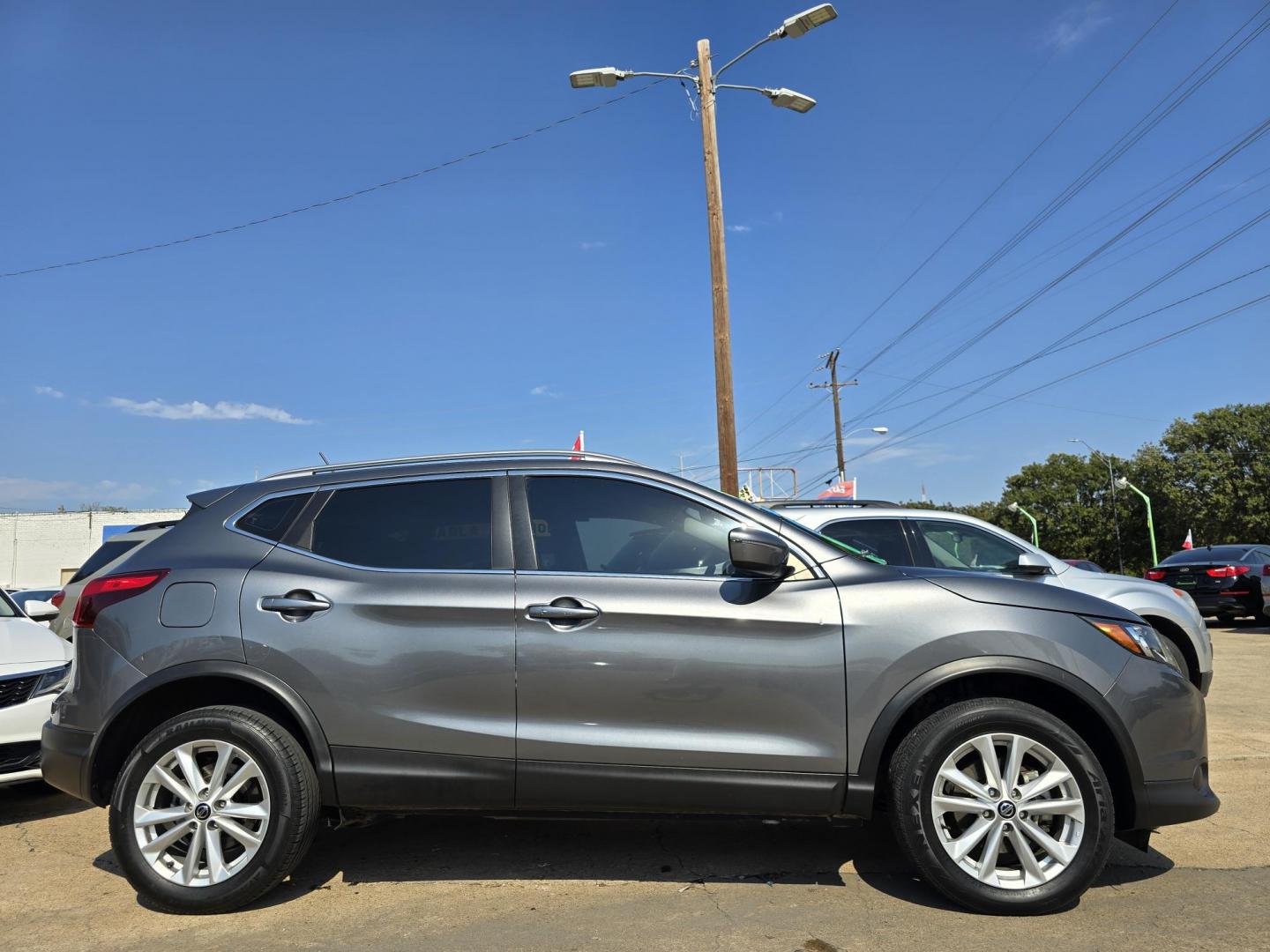 2019 GRAY Nissan Rogue Sport SL (JN1BJ1CR9KW) with an 2.0L L4 DOHC 16V engine, CVT transmission, located at 2660 S.Garland Avenue, Garland, TX, 75041, (469) 298-3118, 32.885551, -96.655602 - Photo#2