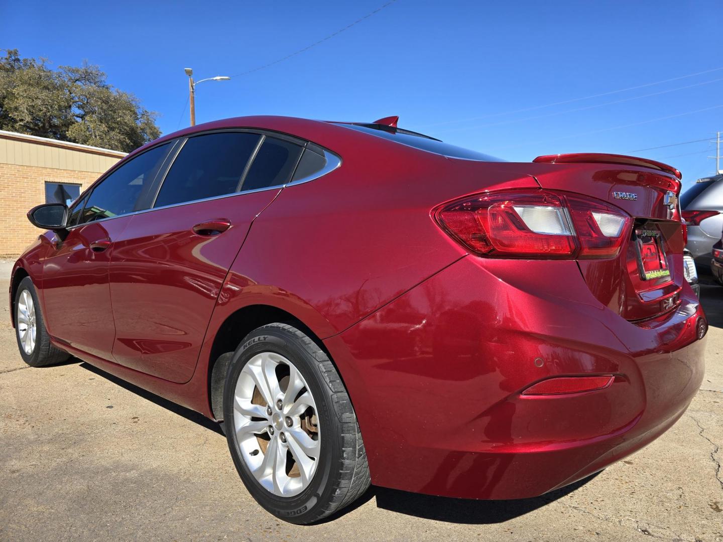 2019 BURGUNDY Chevrolet Cruze LT (1G1BE5SM9K7) with an 1.4L L4 DOHC 16V TURBO engine, 6A transmission, located at 2660 S.Garland Avenue, Garland, TX, 75041, (469) 298-3118, 32.885551, -96.655602 - Welcome to DallasAutos4Less, one of the Premier BUY HERE PAY HERE Dealers in the North Dallas Area. We specialize in financing to people with NO CREDIT or BAD CREDIT. We need proof of income, proof of residence, and a ID. Come buy your new car from us today!! This is a very well cared for 2019 CH - Photo#5