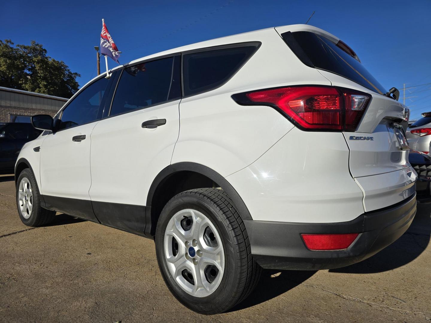 2019 WHITE Ford Escape S (1FMCU0F71KU) with an 2.5L L4 DOHC 16V engine, 6A transmission, located at 2660 S.Garland Avenue, Garland, TX, 75041, (469) 298-3118, 32.885551, -96.655602 - Photo#5