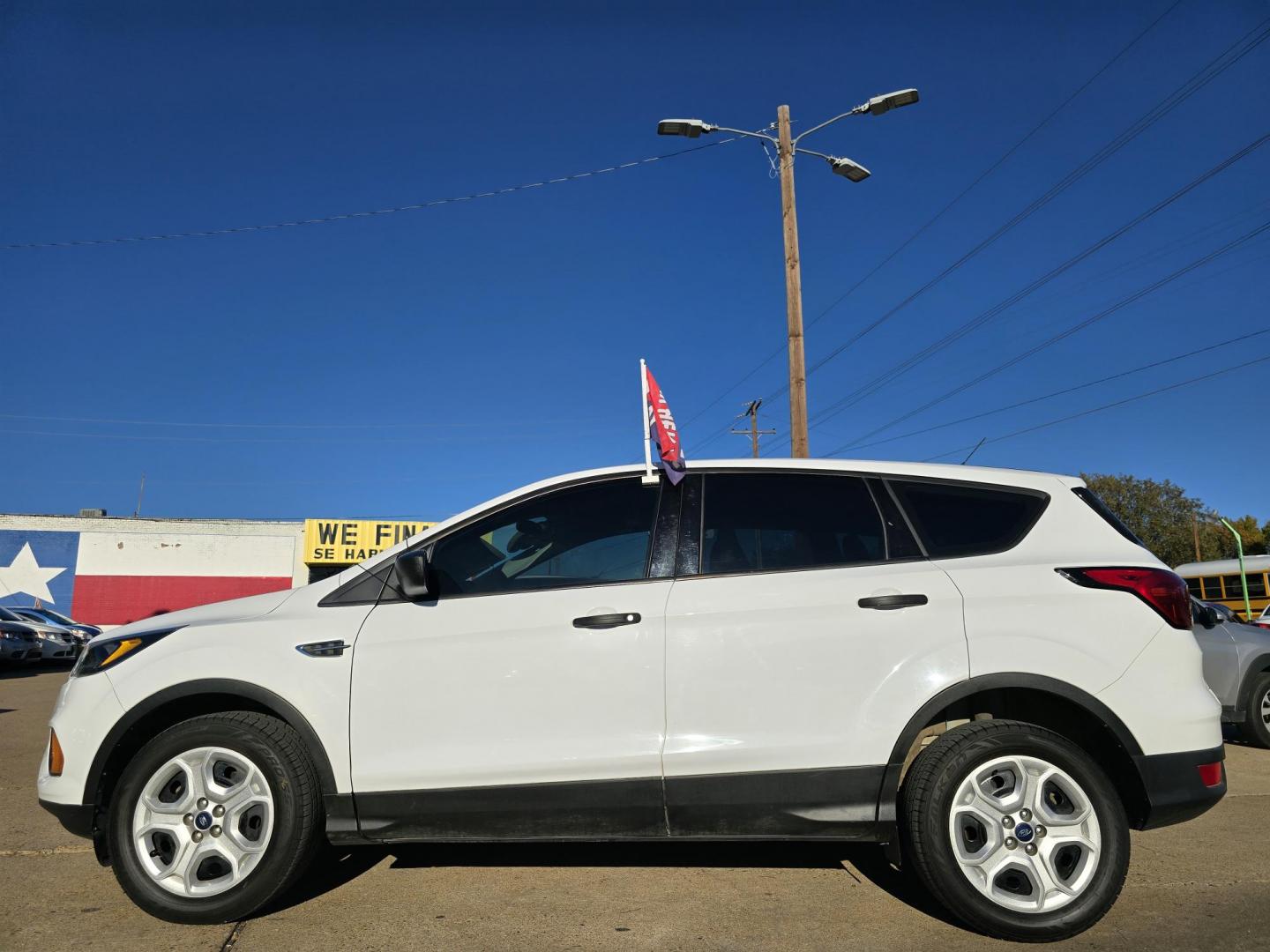 2019 WHITE Ford Escape S (1FMCU0F71KU) with an 2.5L L4 DOHC 16V engine, 6A transmission, located at 2660 S.Garland Avenue, Garland, TX, 75041, (469) 298-3118, 32.885551, -96.655602 - Photo#6