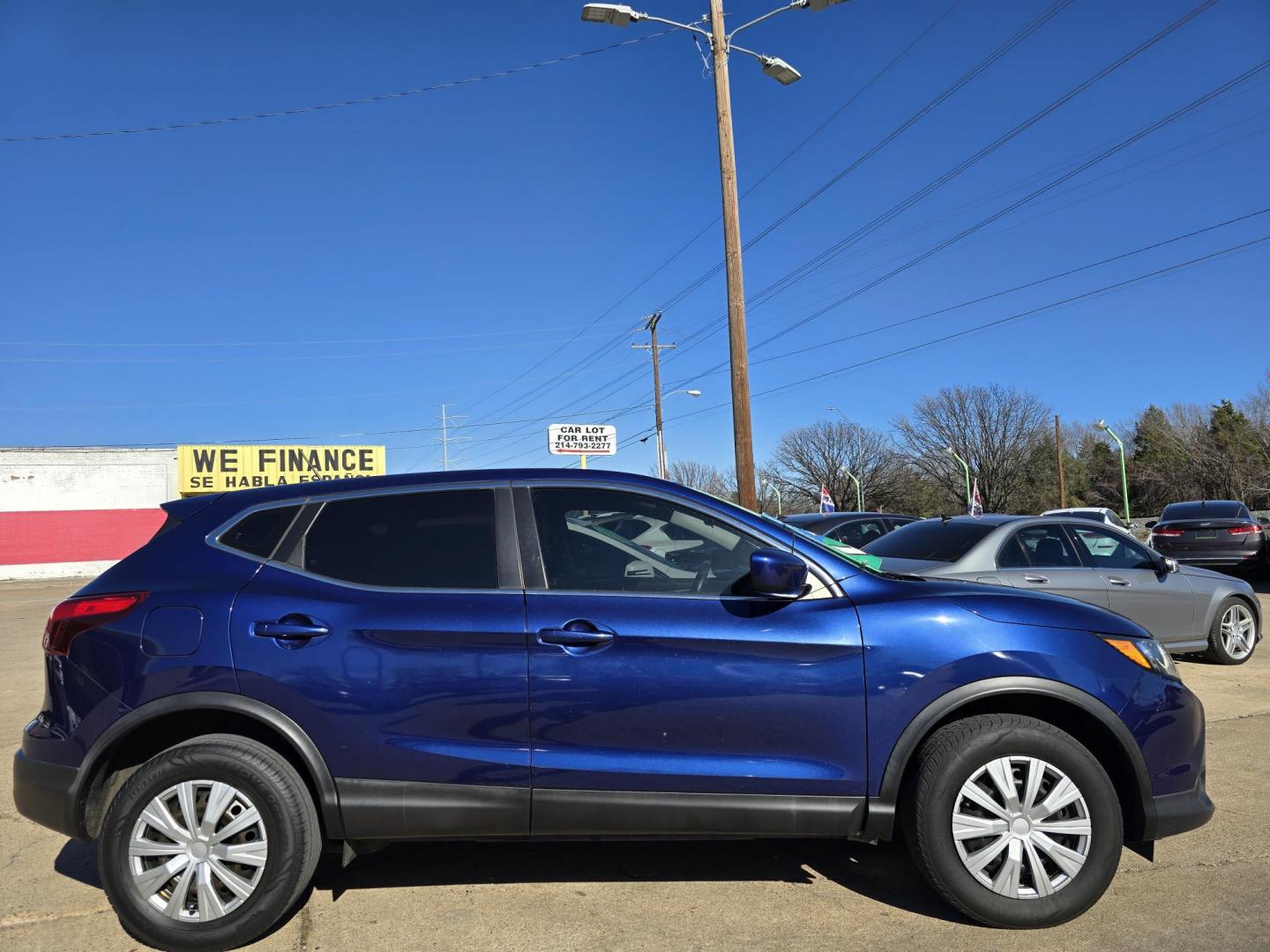 2019 BLUE Nissan Rogue Sport SL (JN1BJ1CR5KW) with an 2.0L L4 DOHC 16V engine, CVT transmission, located at 2660 S.Garland Avenue, Garland, TX, 75041, (469) 298-3118, 32.885551, -96.655602 - Photo#2