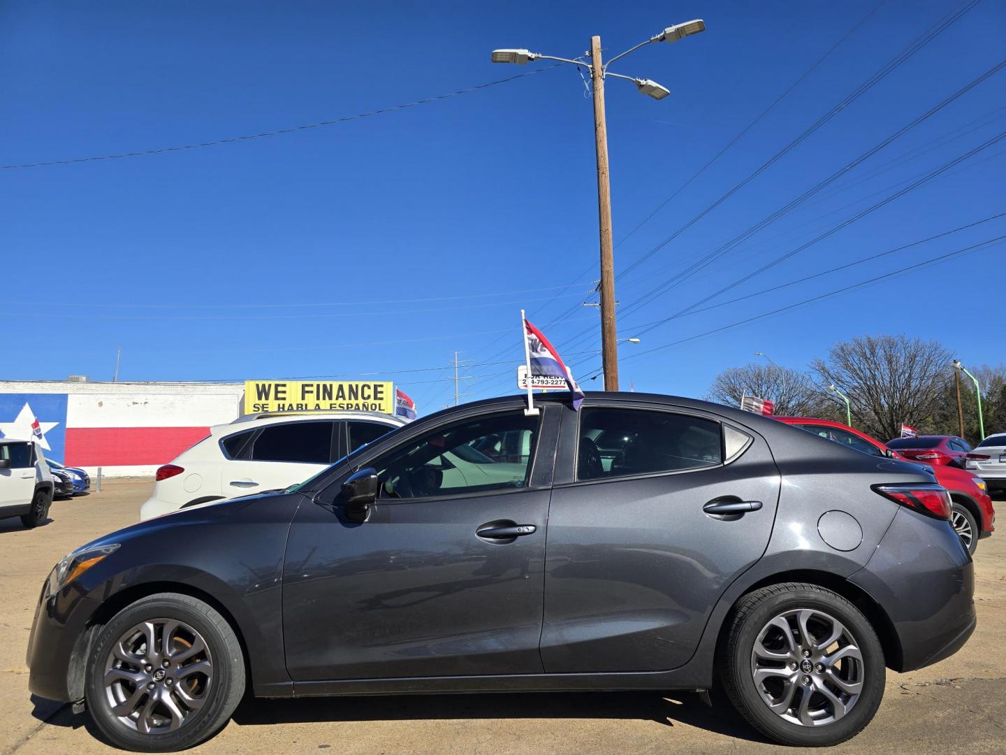 2019 GRAY Toyota Yaris LE (3MYDLBYVXKY) with an 1.5L L4 DOHC 16V engine, AUTO transmission, located at 2660 S.Garland Avenue, Garland, TX, 75041, (469) 298-3118, 32.885551, -96.655602 - Photo#6