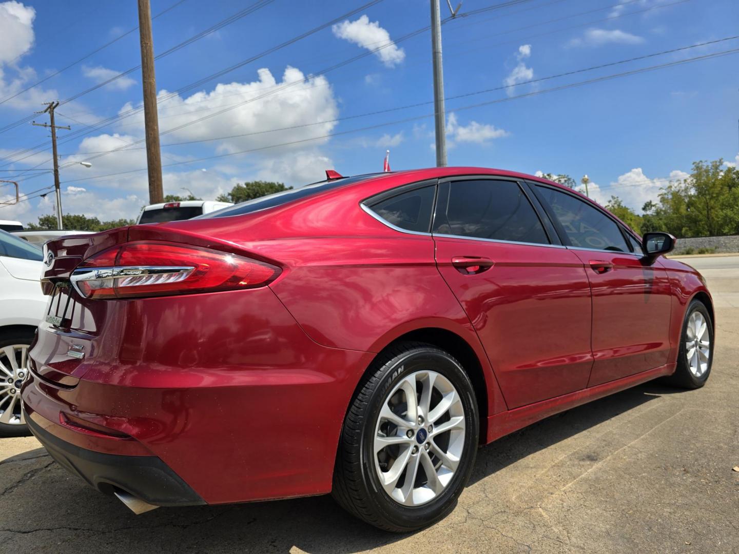 2020 Ford Fusion SE (3FA6P0HD0LR) with an 1.5L L4 DOHC 16V engine, 6A transmission, located at 2660 S.Garland Avenue, Garland, TX, 75041, (469) 298-3118, 32.885551, -96.655602 - Photo#3