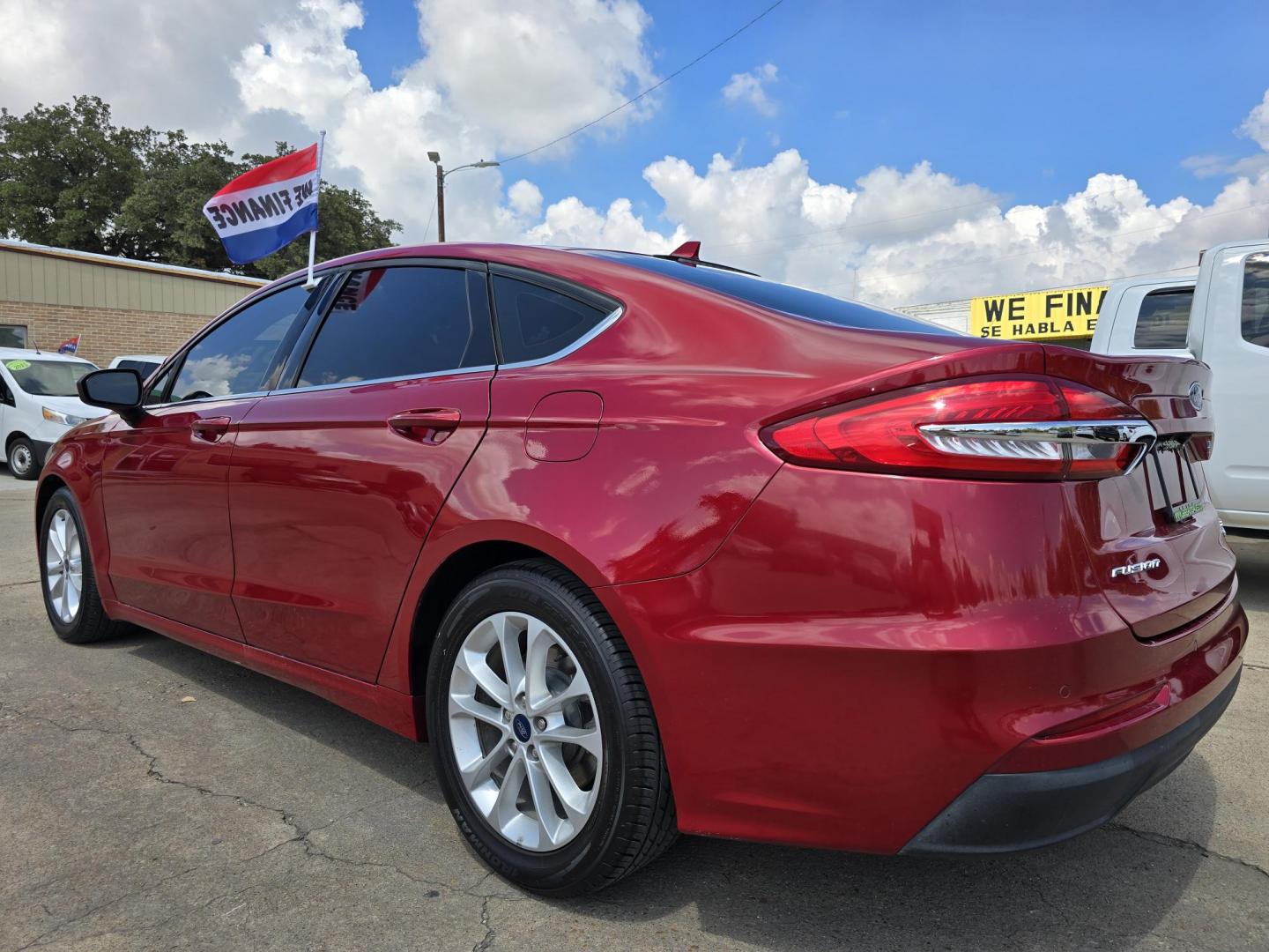 2020 Ford Fusion SE (3FA6P0HD0LR) with an 1.5L L4 DOHC 16V engine, 6A transmission, located at 2660 S.Garland Avenue, Garland, TX, 75041, (469) 298-3118, 32.885551, -96.655602 - Photo#5