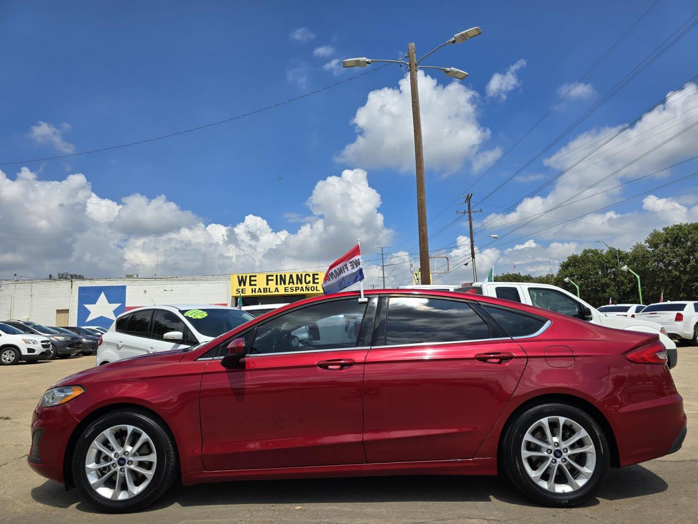 2020 Ford Fusion SE (3FA6P0HD0LR) with an 1.5L L4 DOHC 16V engine, 6A transmission, located at 2660 S.Garland Avenue, Garland, TX, 75041, (469) 298-3118, 32.885551, -96.655602 - Photo#6