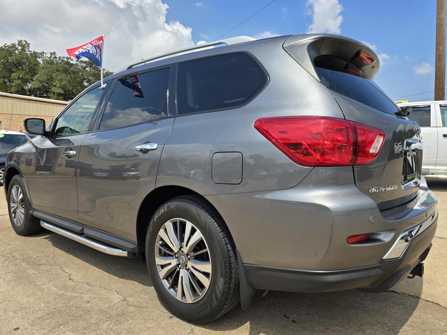 2020 Nissan Pathfinder SV (5N1DR2BM3LC) with an 3.5L V6 DOHC 24V engine, CVT transmission, located at 2660 S.Garland Avenue, Garland, TX, 75041, (469) 298-3118, 32.885551, -96.655602 - Photo#5