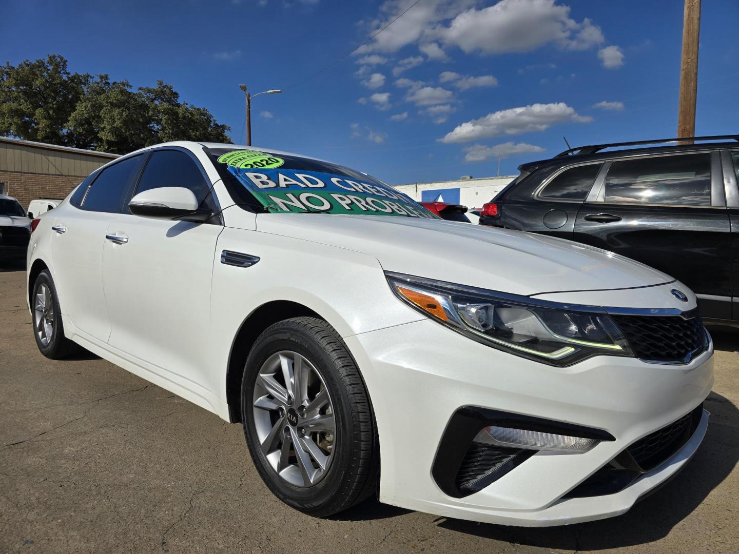 2020 DIAMOND WHITE Kia Optima LX (5XXGT4L32LG) with an 2.4L L4 DOHC 16V engine, 6A transmission, located at 2660 S.Garland Avenue, Garland, TX, 75041, (469) 298-3118, 32.885551, -96.655602 - Photo#1