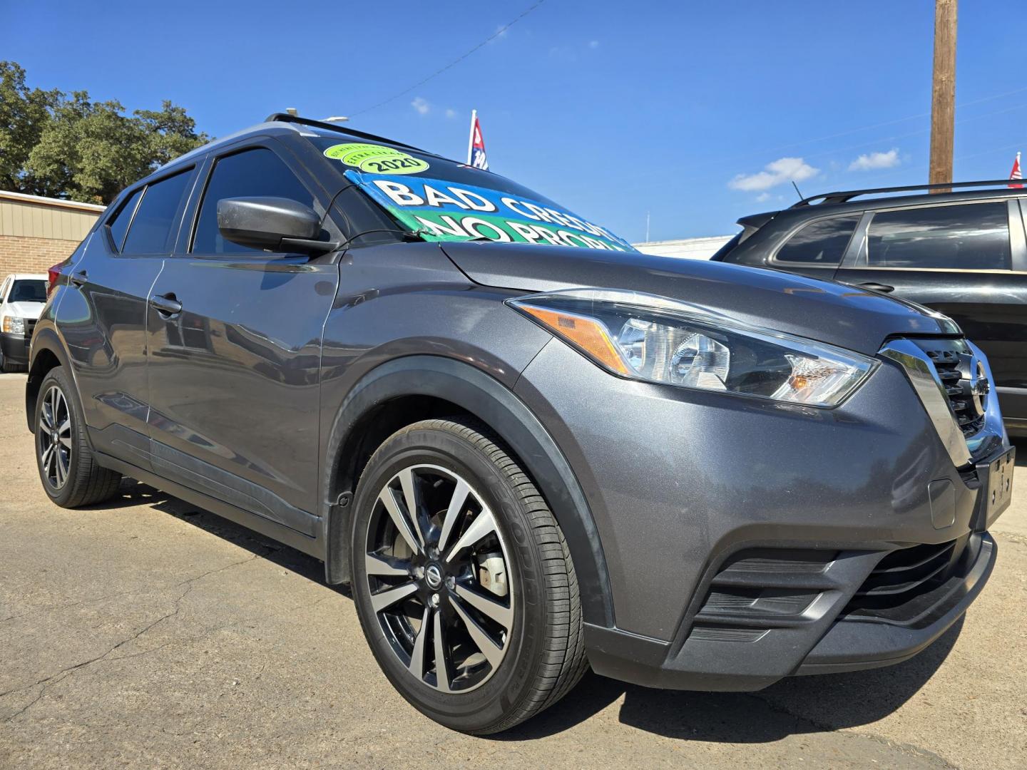 2020 GRAY Nissan Kicks SV (3N1CP5CV9LL) with an 1.6L L4 engine, CVT transmission, located at 2660 S.Garland Avenue, Garland, TX, 75041, (469) 298-3118, 32.885551, -96.655602 - Photo#1