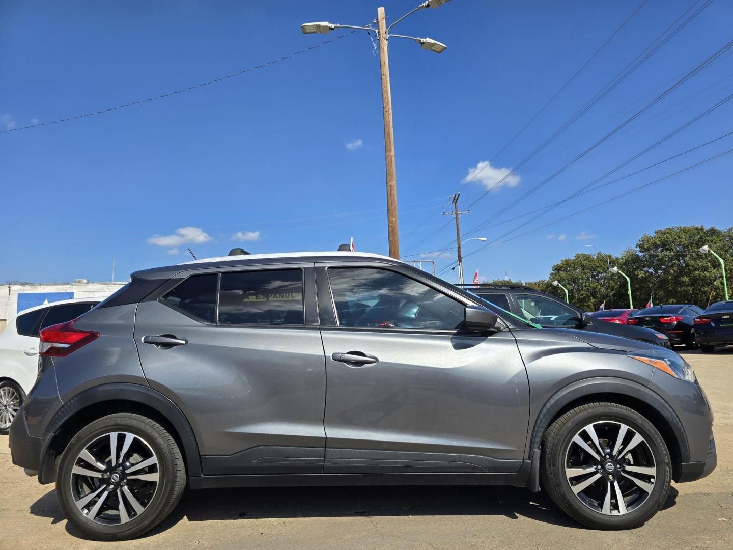 2020 GRAY Nissan Kicks SV (3N1CP5CV9LL) with an 1.6L L4 engine, CVT transmission, located at 2660 S.Garland Avenue, Garland, TX, 75041, (469) 298-3118, 32.885551, -96.655602 - Photo#2