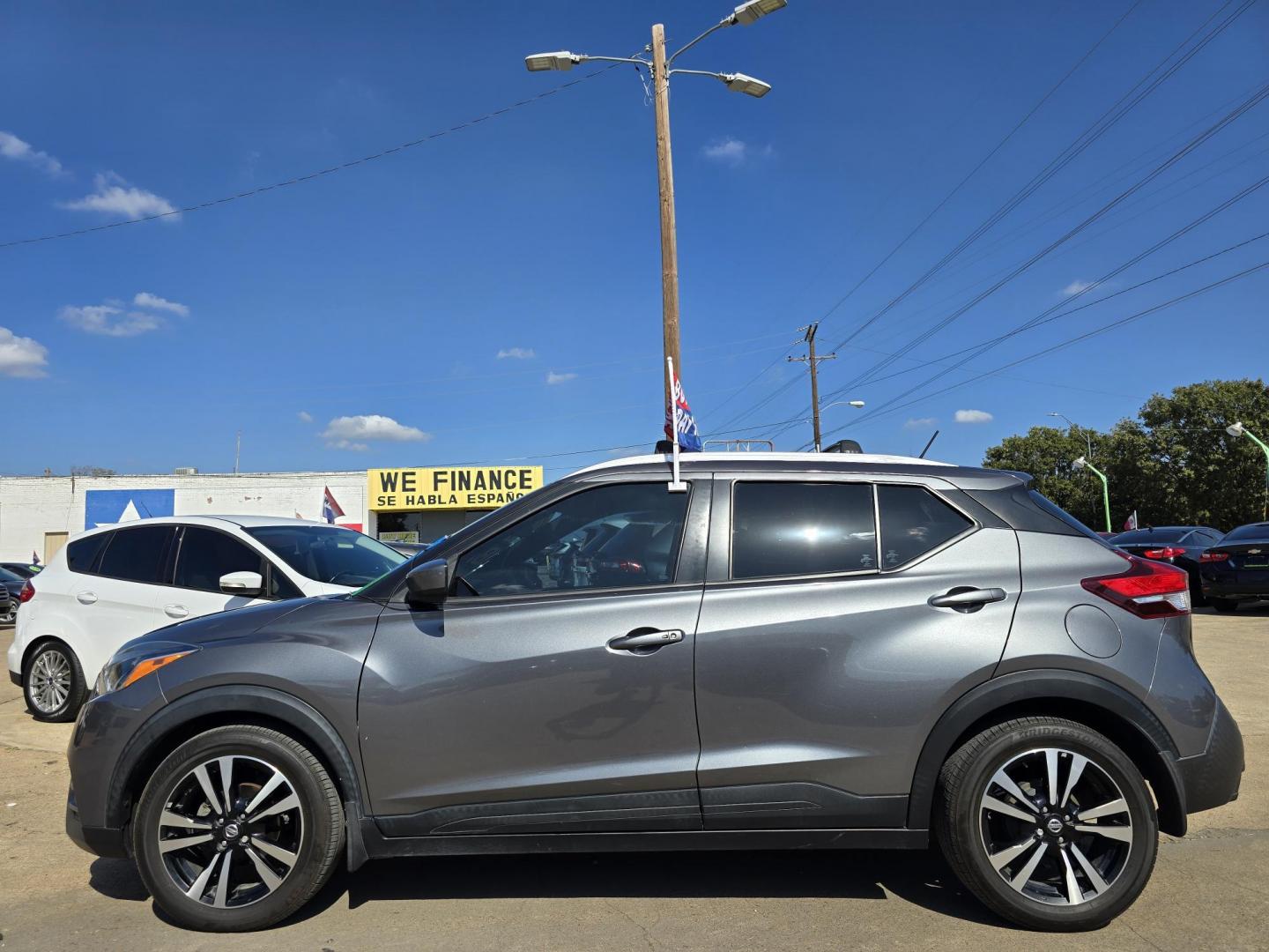 2020 GRAY Nissan Kicks SV (3N1CP5CV9LL) with an 1.6L L4 engine, CVT transmission, located at 2660 S.Garland Avenue, Garland, TX, 75041, (469) 298-3118, 32.885551, -96.655602 - Photo#6